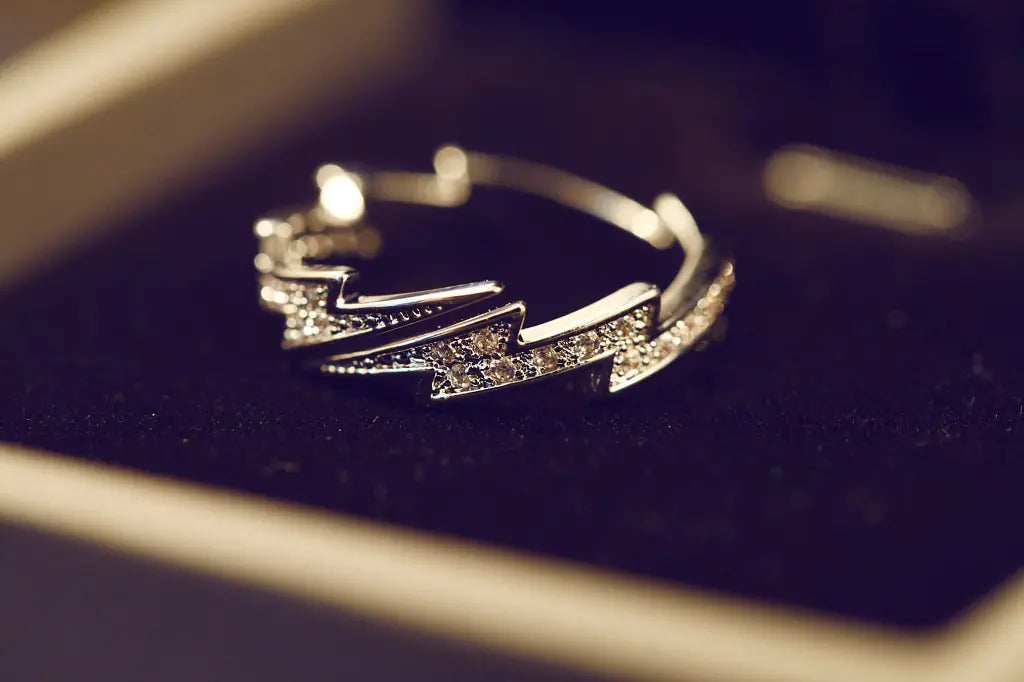 Ladies' Elegant Alloy Ring